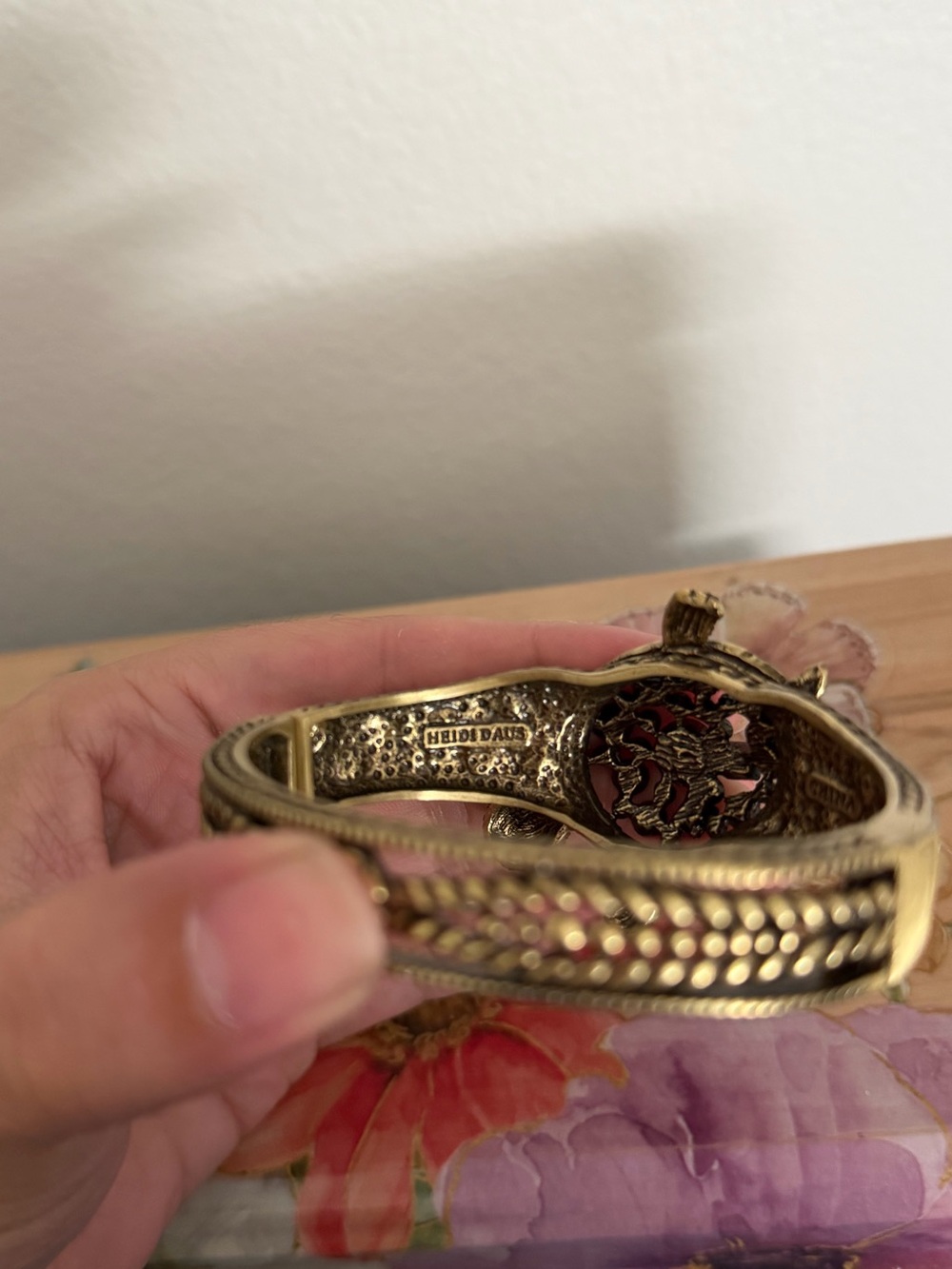 Heidi Daus simply irresistible turtle bracelet - Picture 6 of 10